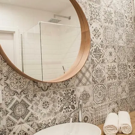 Brown Sugar | Free Garage | 2 Separate Apartman *