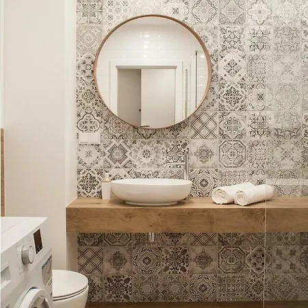 Brown Sugar | Free Garage | 2 Separate